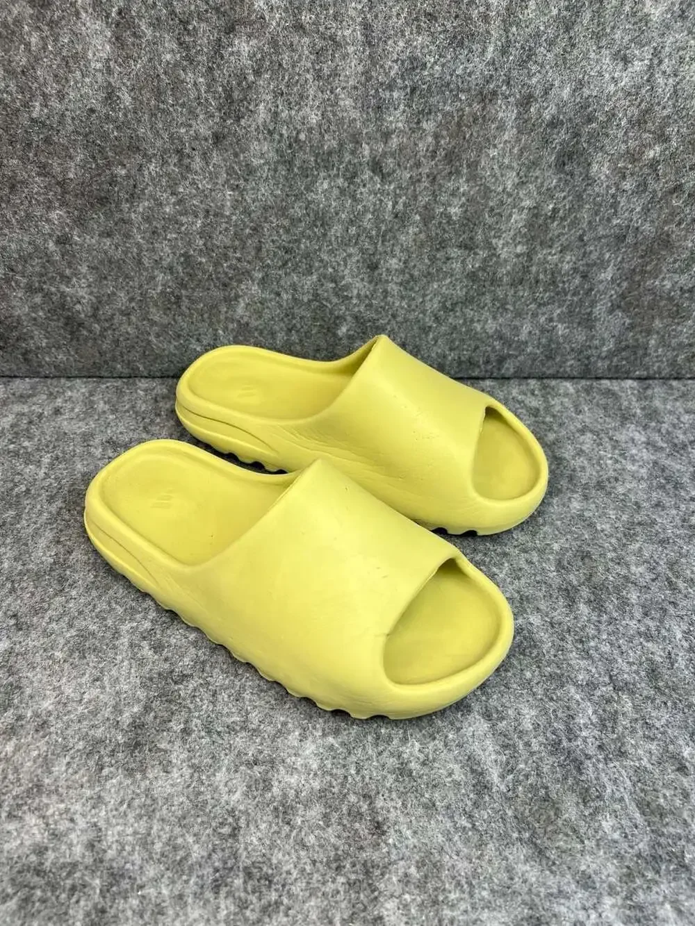 Adidas Yeezy Slide Glow Green Men’s Size 9.5